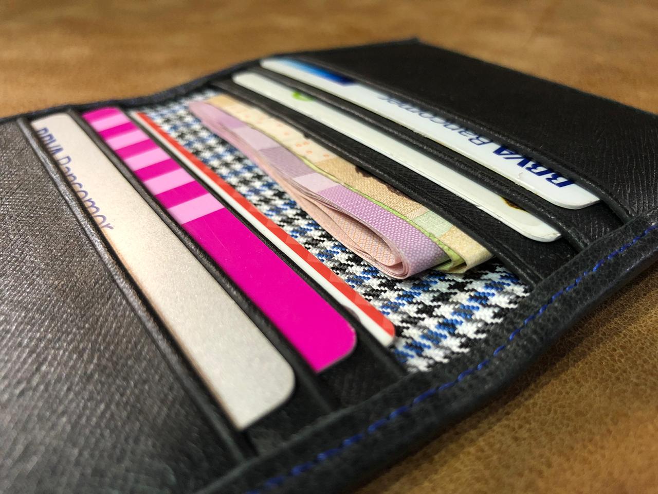 Tarjetero de piel Bonsar