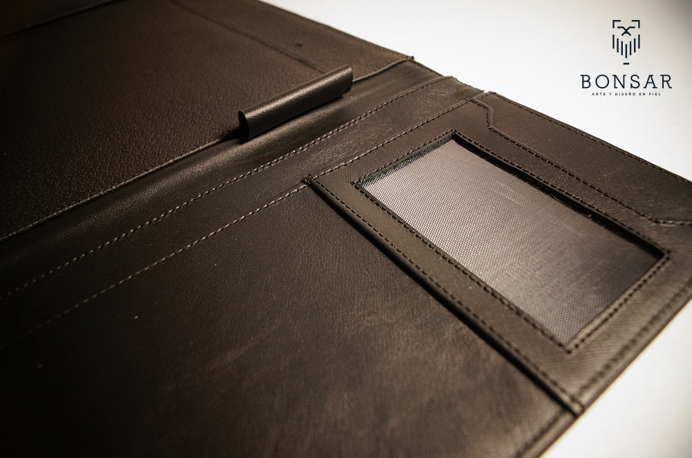 Carpeta de piel triple