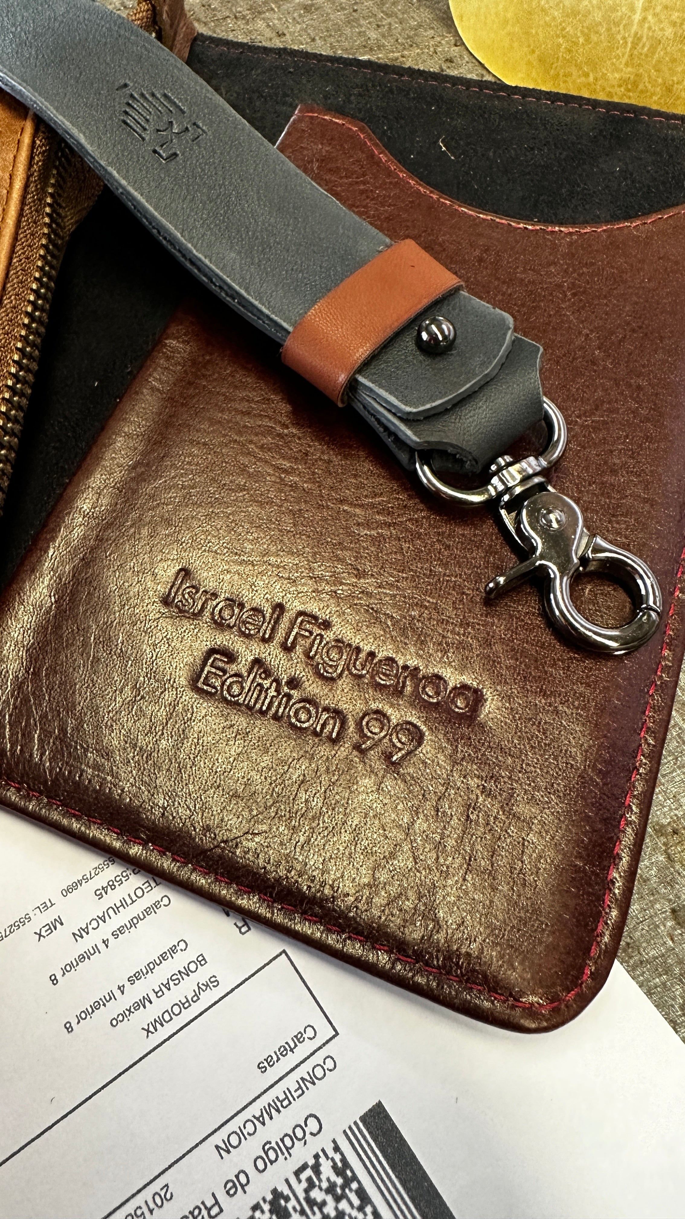 Grabado de Iniciales en Bajo relieve