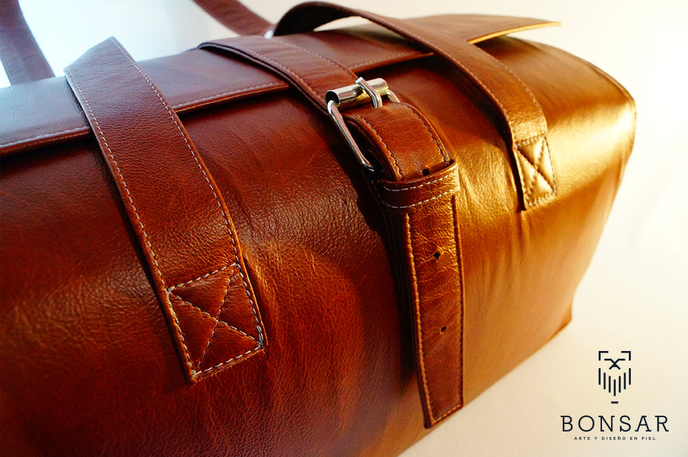 Petaca de piel con fieltro